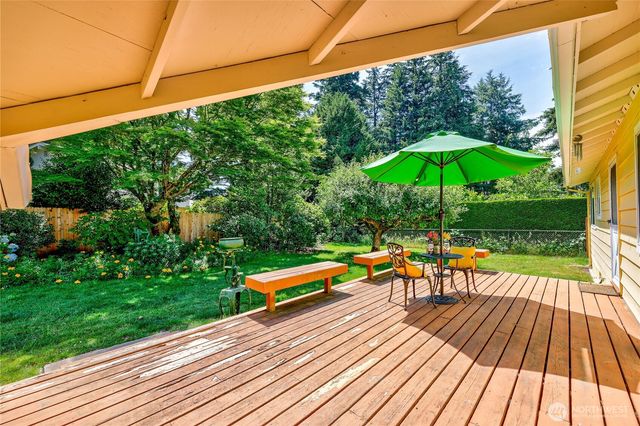 1067 Swanson Way NE, Poulsbo, WA 98370
