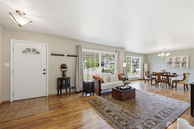 1067 Swanson Way NE, Poulsbo, WA 98370