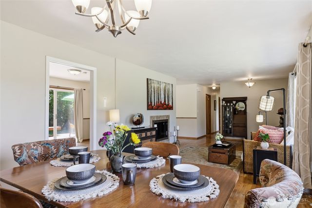 1067 Swanson Way NE, Poulsbo, WA 98370