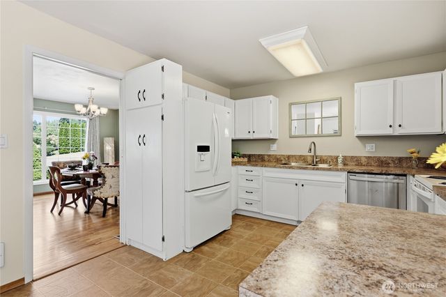 1067 Swanson Way NE, Poulsbo, WA 98370