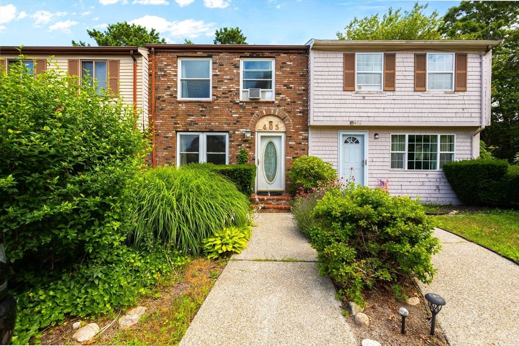 405 Village Dr 405, Bourne, MA 02532