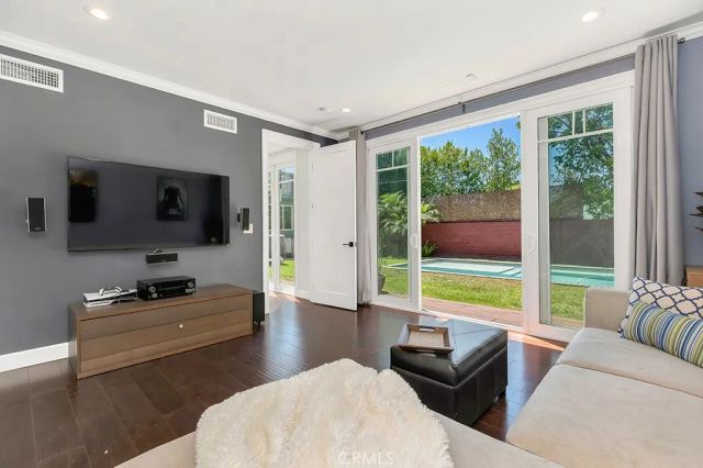 5463 Norwich Avenue, Sherman Oaks, CA 91411