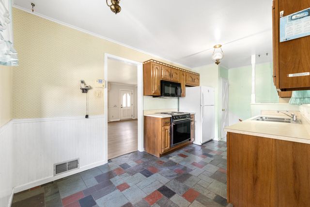 17606 N Burnham Avenue, Lansing, IL 60438
