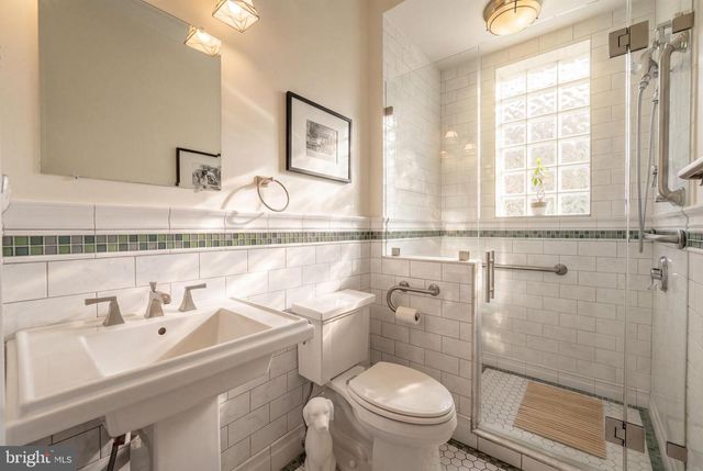 319 C ST SE, Washington, DC 20003