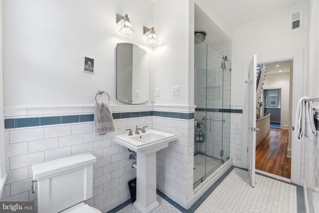 319 C ST SE, Washington, DC 20003