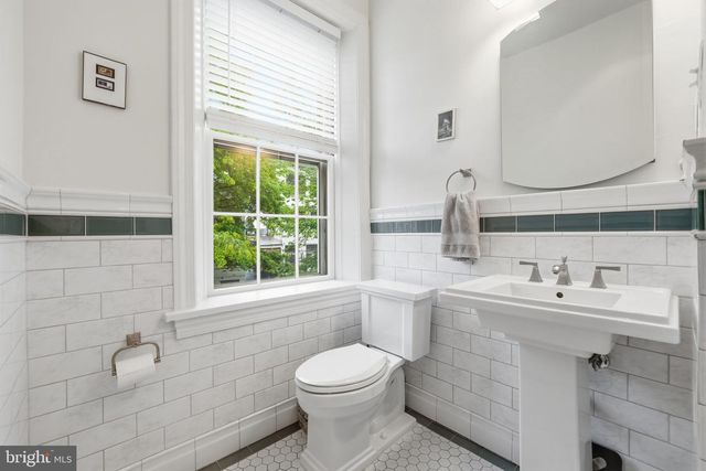 319 C ST SE, Washington, DC 20003