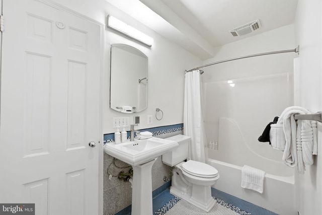 319 C ST SE, Washington, DC 20003