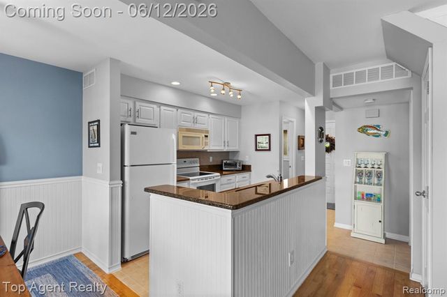 7214 Harbor Drive, Clay, MI 48001