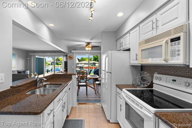 7214 Harbor Drive, Clay, MI 48001