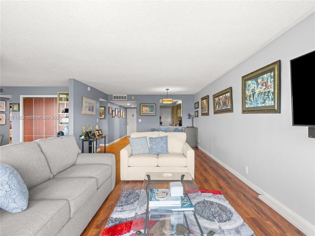 2314 S Cypress Bend 611, Pompano Beach, FL 33069