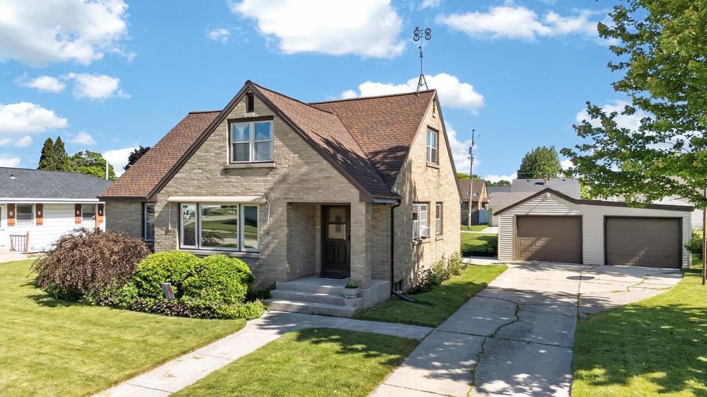 2114 Arizona AVENUE, Sheboygan, WI 53081