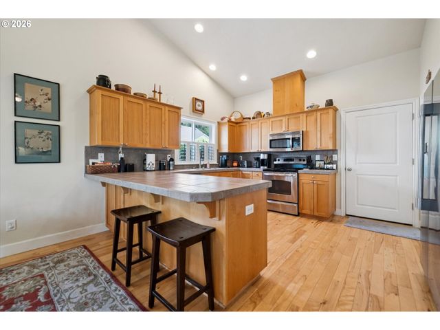 20967 YUKON St, Aurora, OR 97002