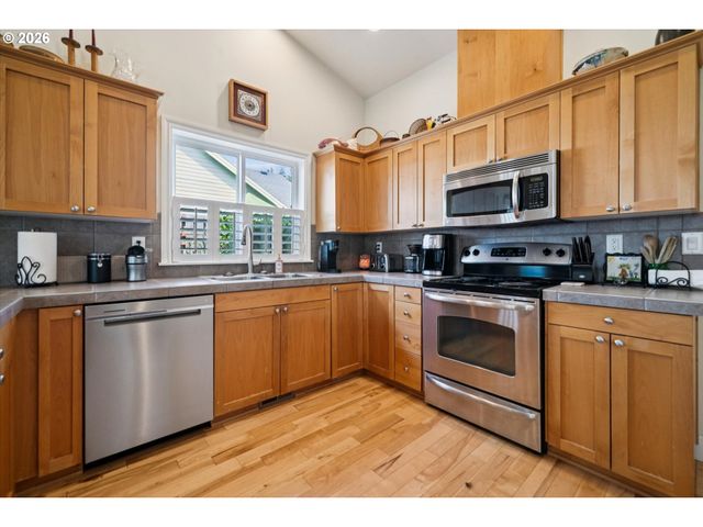 20967 YUKON St, Aurora, OR 97002