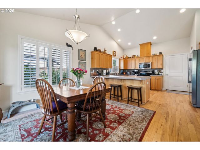 20967 YUKON St, Aurora, OR 97002