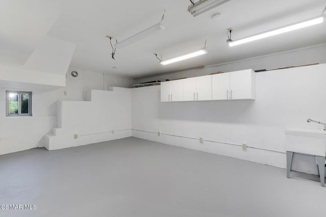 898 Woodlawn Drive, Thousand Oaks, CA 91360