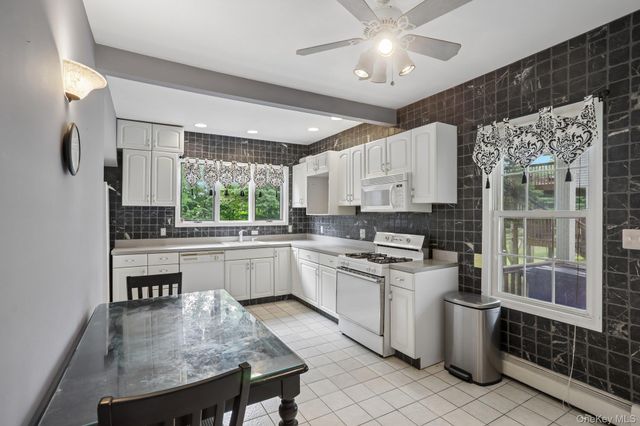 8 Sunset Heights, Monroe, NY 10950