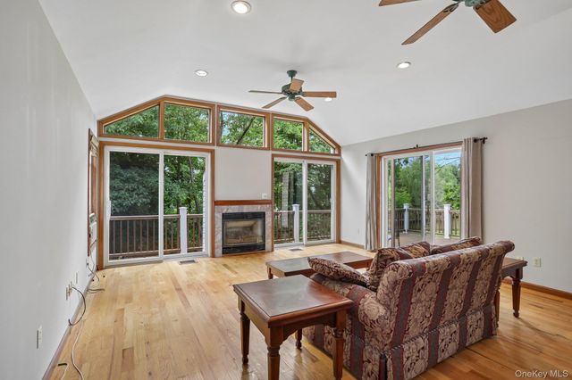 8 Sunset Heights, Monroe, NY 10950