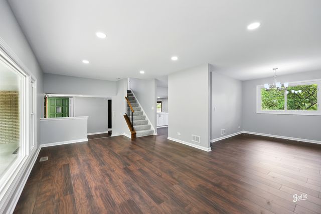 311 Greentree Parkway, Libertyville, IL 60048