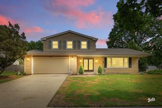 311 Greentree Parkway, Libertyville, IL 60048