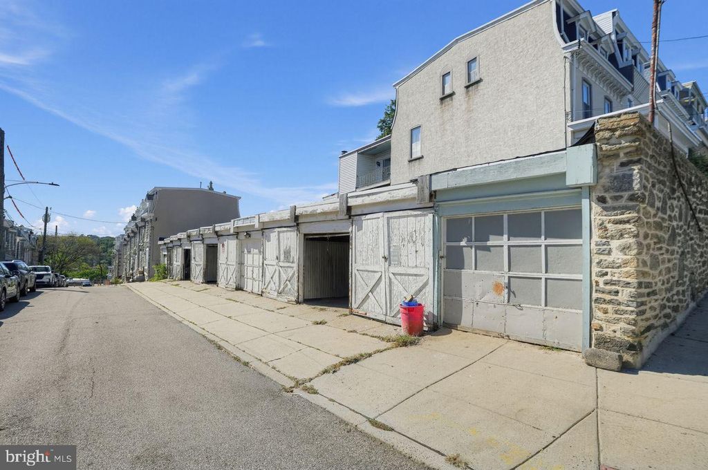 4118 MANAYUNK AVE, PHILADELPHIA, PA 19128 — photo 2