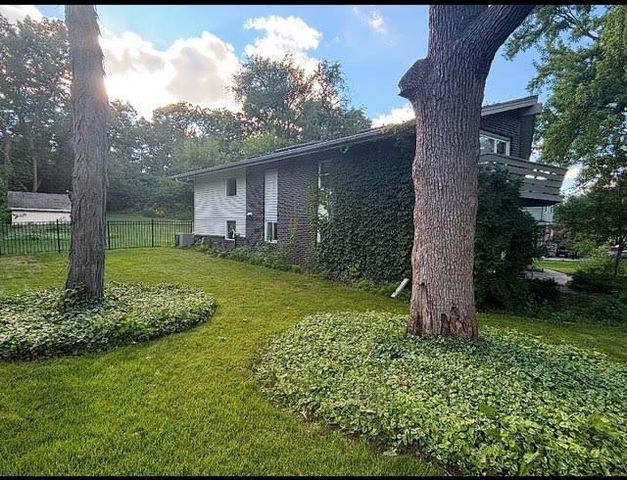 W242N6211 Oak DRIVE, Sussex, WI 53089