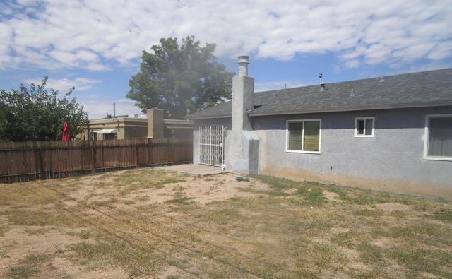8216 BRET Place NE, Albuquerque, NM 87109