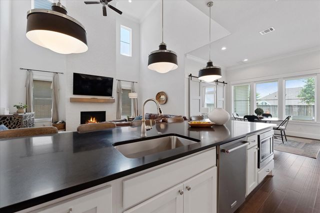 2221 Salt Grass Trail, Conroe, TX 77384