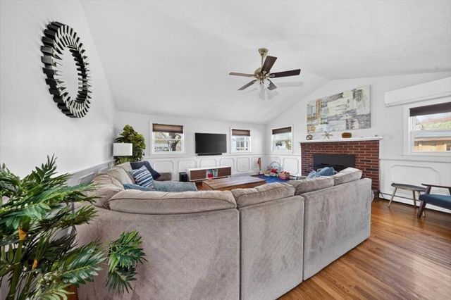 72 Ledgebrook Rd, Weymouth, MA 02190