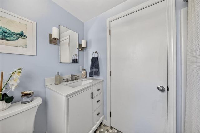72 Ledgebrook Rd, Weymouth, MA 02190