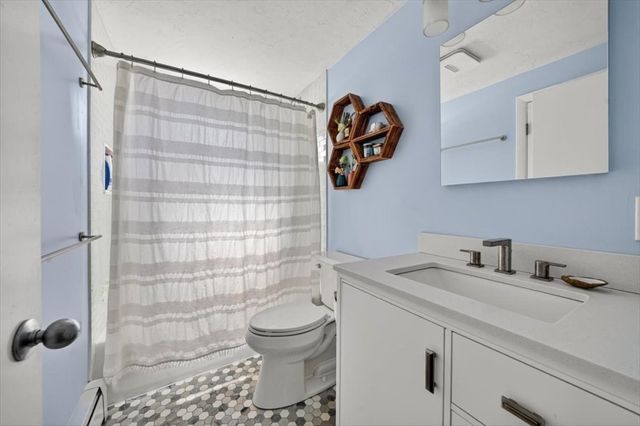 72 Ledgebrook Rd, Weymouth, MA 02190