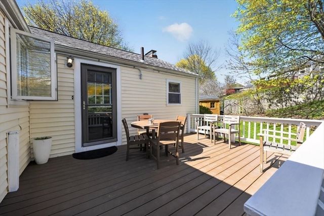 72 Ledgebrook Rd, Weymouth, MA 02190