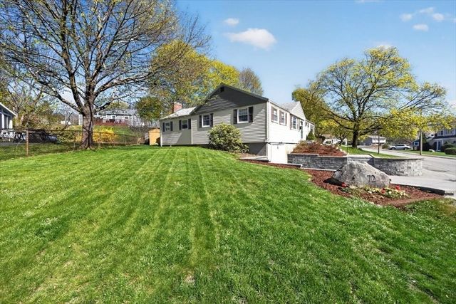 72 Ledgebrook Rd, Weymouth, MA 02190