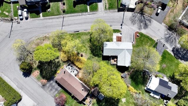 72 Ledgebrook Rd, Weymouth, MA 02190