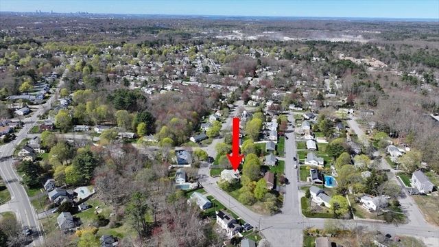 72 Ledgebrook Rd, Weymouth, MA 02190