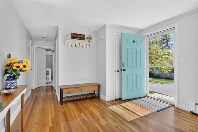 72 Ledgebrook Rd, Weymouth, MA 02190
