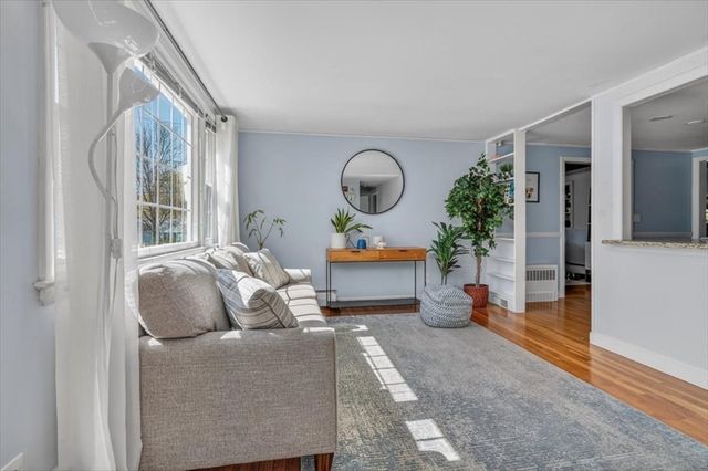72 Ledgebrook Rd, Weymouth, MA 02190