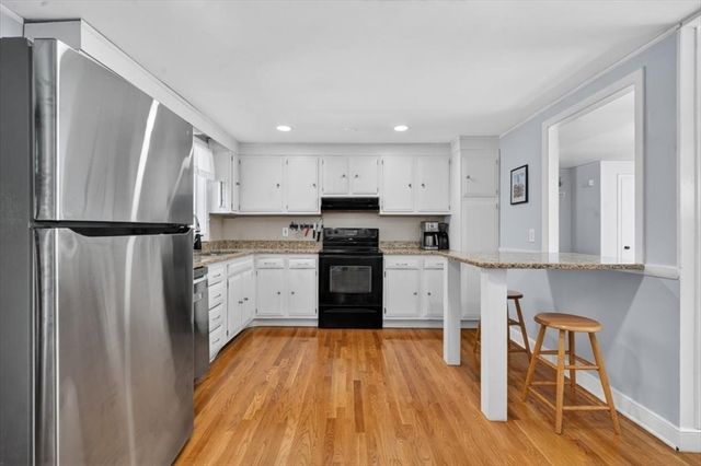 72 Ledgebrook Rd, Weymouth, MA 02190