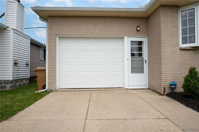 48 Castlewood Drive, Cheektowaga, NY 14227