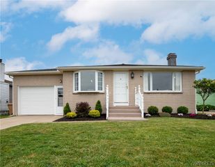 48 Castlewood Drive, Cheektowaga, NY 14227