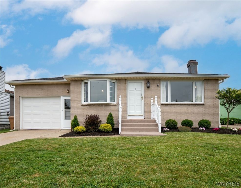48 Castlewood Drive, Cheektowaga, NY 14227
