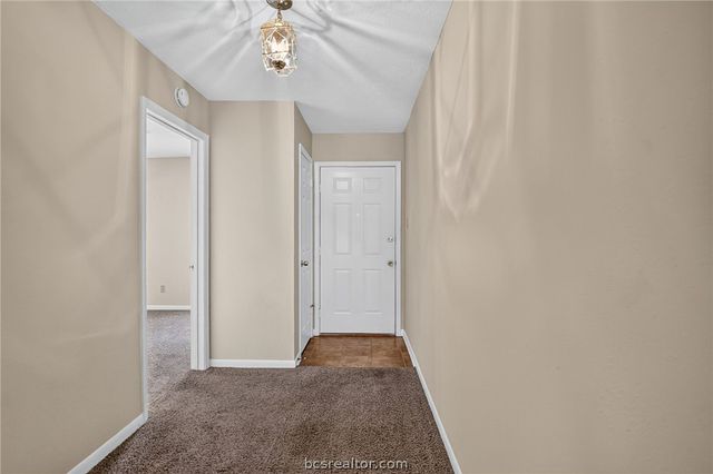 2822 Oakside Drive, Bryan, TX 77802