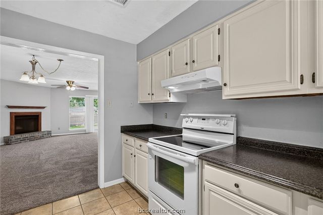 2822 Oakside Drive, Bryan, TX 77802