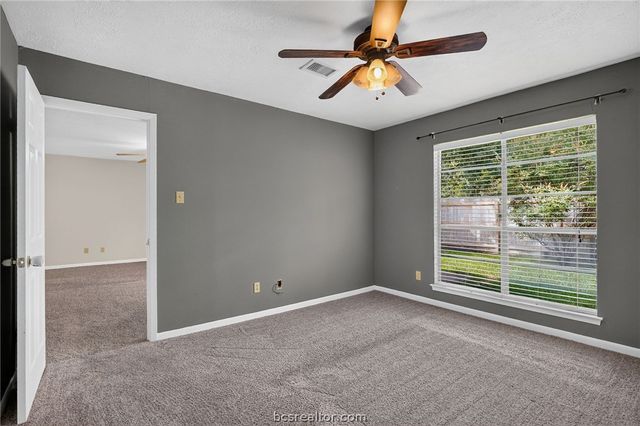 2822 Oakside Drive, Bryan, TX 77802