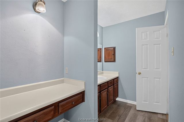 2822 Oakside Drive, Bryan, TX 77802