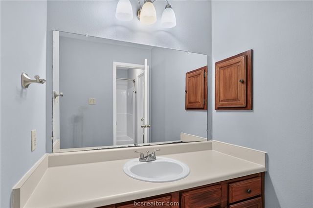 2822 Oakside Drive, Bryan, TX 77802
