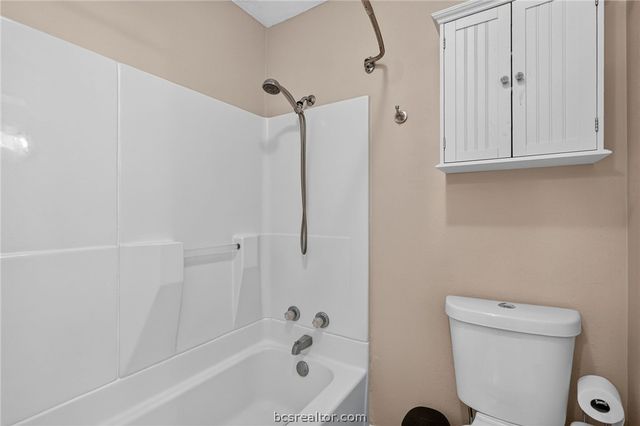 2822 Oakside Drive, Bryan, TX 77802