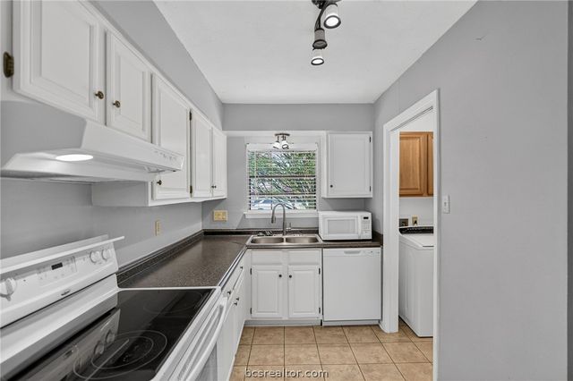 2822 Oakside Drive, Bryan, TX 77802
