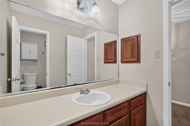2822 Oakside Drive, Bryan, TX 77802