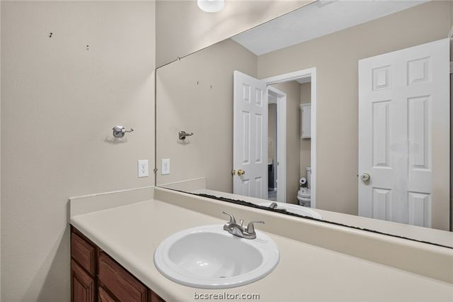 2822 Oakside Drive, Bryan, TX 77802