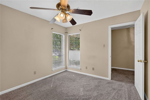 2822 Oakside Drive, Bryan, TX 77802